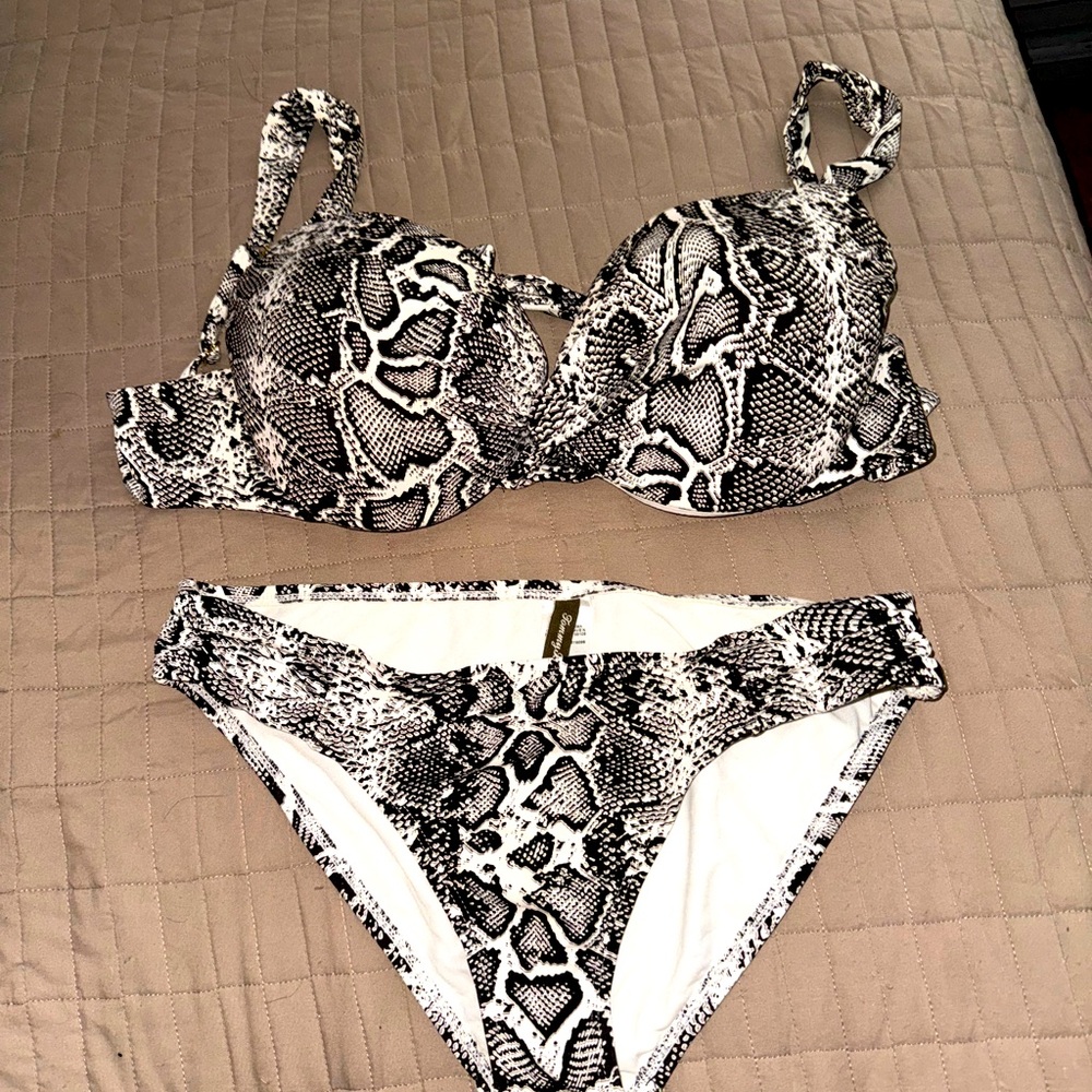 Snakeskin print padded bikini size between medium and large